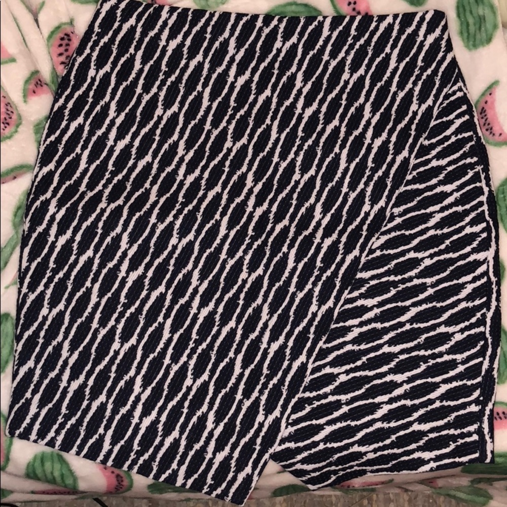 Cute printed Loft skirt - never worn!